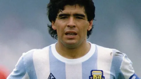 Cuando Diego Maradona posó con la de América.