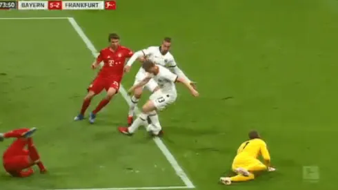 Ah, no: quiso rechazar, no le dijo a sus piernas y se mandó el blooper del día