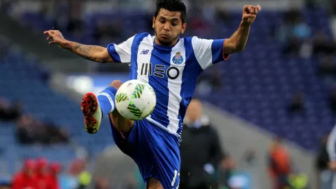 La razón por la que Tecatito no fue al Barcelona.