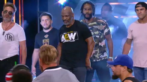 Mike Tyson reaparece en show de lucha libre