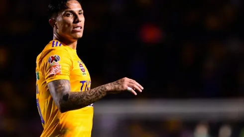 Jugador de Tigres no piensa en la cuarentena y se va a la playa