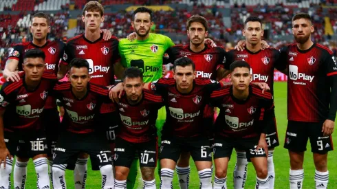 Atlas cambia Adidas por Charly