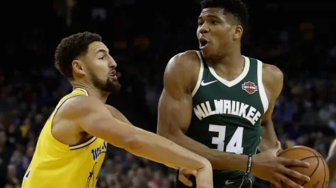 Klay Thompson y Giannis Antetokounmpo. Foto: Getty Images.