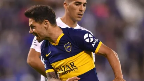 Mauro Zárate enfrentando a Vélez.