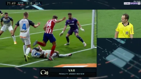 Es un escándalo: el penal que dio el árbitro y ratificó el VAR para el Atleti