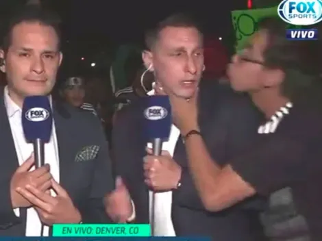 Despedida de Fox Sports: Le recuerdan a 'Chaco' beso robado de aficionado