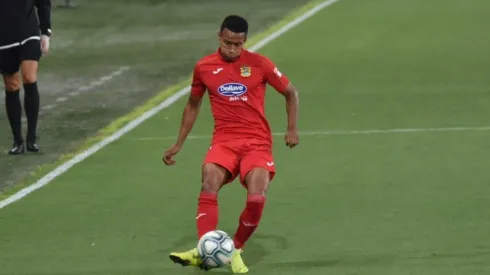 Jeisson Martínez tiene 25 años y juega de delantero.