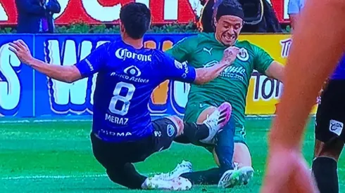 La dura entrada de Meraz a Rodríguez (@Sancadilla)