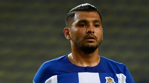 Todo un galán: las tres novias de Tecatito Corona en el mercado de pases