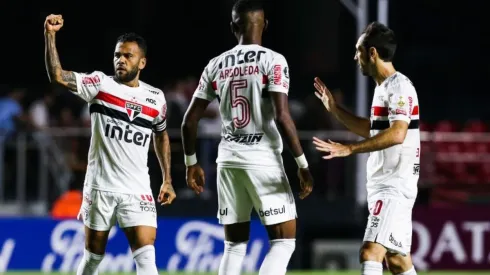 Dani Alves con la camiseta de Sao Paulo.