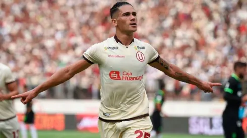 Jonathan Dos Santos es el delantero titular de la U.