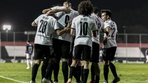 El festejo de los jugadores Gumarelos.