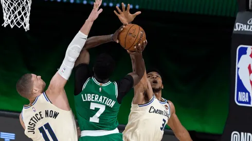 Brooke Lopez y Giannis Antetokounmpo (Getty Images)