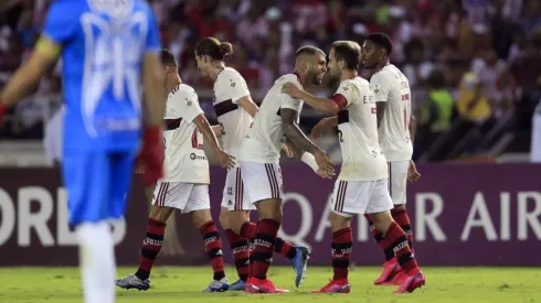 Foto de los jugadores de Flamengo enfrentando a Junior.
