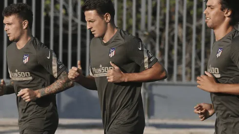 Arias regresó a los entrenamientos con el Atlético de Madrid y busca aclarar su incierto futuro
