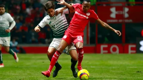 Santos Laguna derrotó por 2-1 a Toluca.