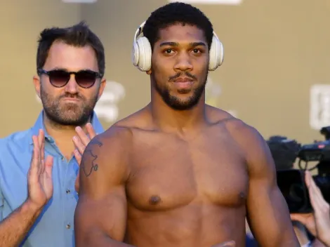 Anthony Joshua demostró que tiene listos los abdominales de hierro