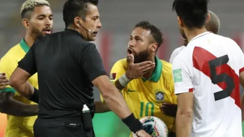 Cuenta de Twitter chilena también criticó mal desempeño de Julio Bascuñan.