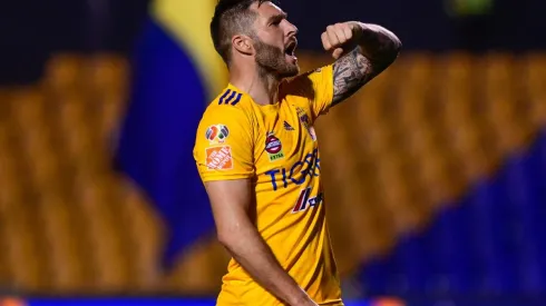 Gignac marcó un golazo en el entrenamiento.