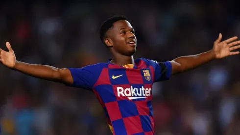 Ansu Fati festejando un gol en Barcelona.