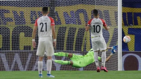 Es una bestia: Andrada le atajó un penal a Caracas para salvar a Boca