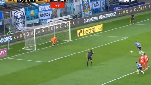 Bailó una samba antes de patear: el insólito penal de Souza para el gol de Gremio