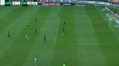 Golazo de George Corral para Puebla.