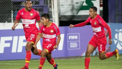 Morales dejó estático al arquero de Liverpool de Uruguay.