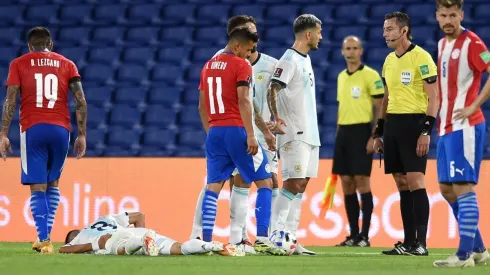 Foto de Exequiel Palacios, retirándose del estadio.