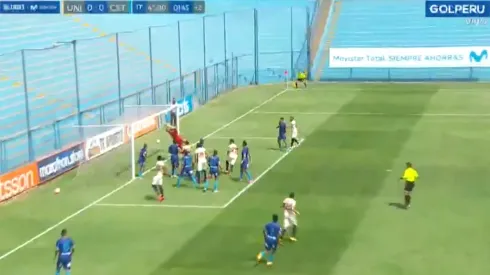 Alejandro Hohberg ejecuta las pelotas paradas en la U.