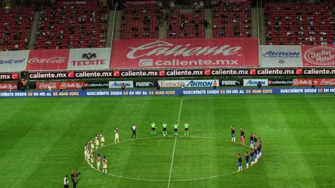 Chivas y América homenajearon a Diego Maradona