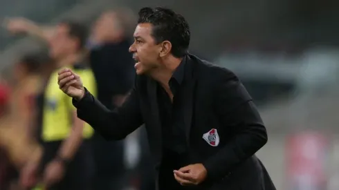 Gallardo piensa en 3 centrales para jugarle a Paranaense: el posible XI