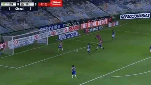 Joel Campbell adelanta a León frente a Chivas