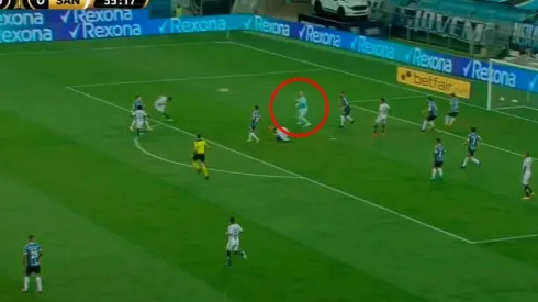 Vanderlei salió a cualquier lado y Santos aprovechó para meter el 1 a 0