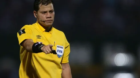 Víctor Hugo Carrillo arbitra la final de la Liga 1.