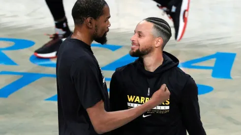 Kevin Durant y Stephen Curry (Foto: Getty)