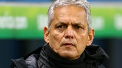 Y acá cantando victoria: millonaria deuda tiene a Rueda lejos de Colombia