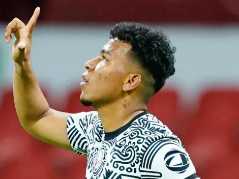 Roger Martínez no se mueve de América