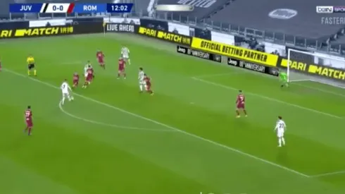 Cristiano controló y sin recorrido clavó un golazo bárbaro para Juventus