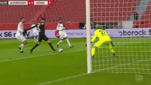 Alario durmió a toda la defensa rival y marcó para Bayer Leverkusen