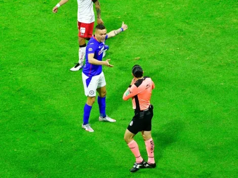 De árbitro a defensor: Óscar Macías le quitó un gol a Cruz Azul