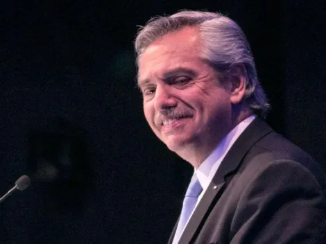 Alberto Fernández viajó a México en el avión de Messi