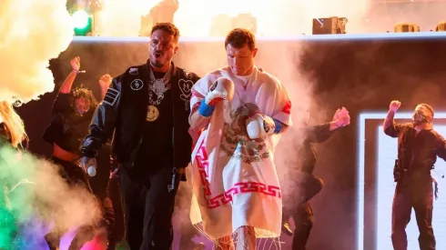 J Balvin y el show que armó para la salida de Canelo Álvarez en la previa a la lucha contra Avni Yildirim.