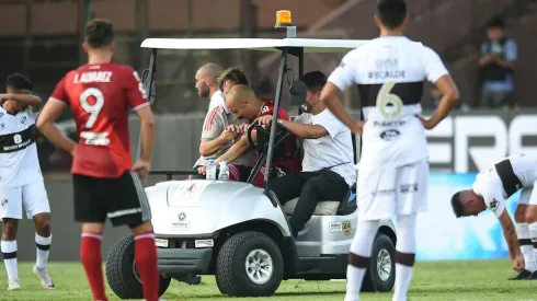 Así abandonó Pinola el campo de juego.