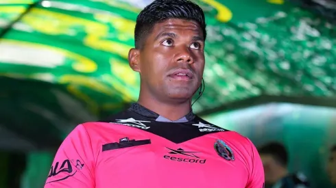 Adalid Maganda va contra Arturo Brizio.