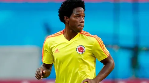 Carlos Sánchez seguirá jugando por seis meses más en el fútbol inglés.