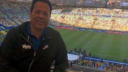 "¿Otra vez narrando repeticiones?", lluvia de criticas al Cantante del gol