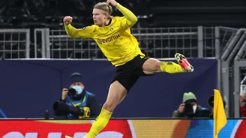 Erling Haaland festejando uno de sus tantos.