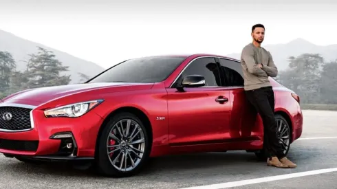 Stephen Curry es uno de los muchos basquetbolistas de elite que son aficionados a los autos lujosos.