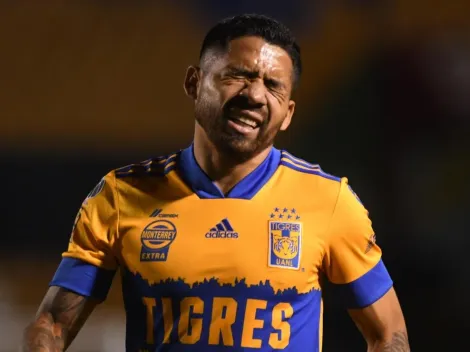 Aquino deja a Tigres con un menos tras una terrorífica entrada contra Israel Jiménez